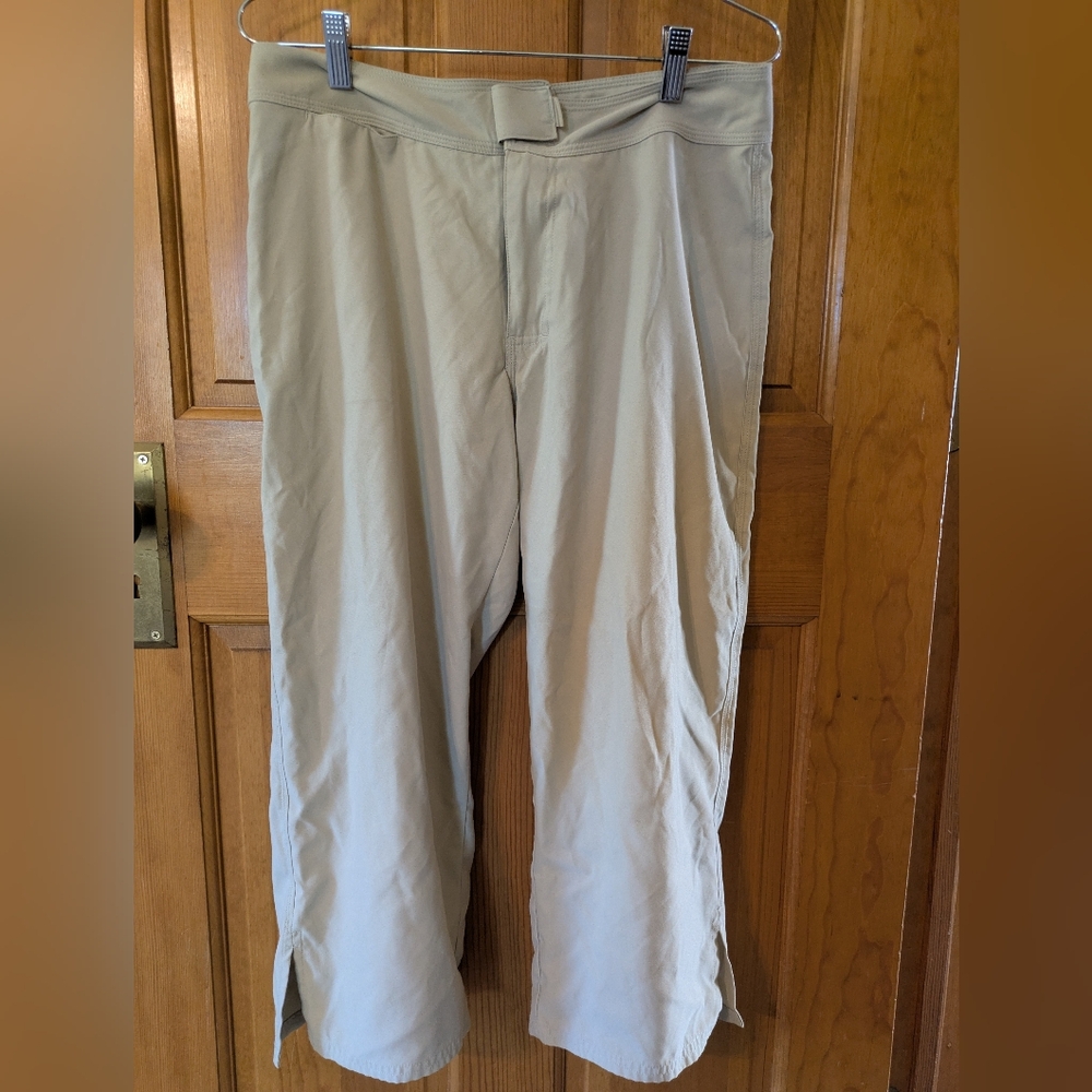 Patagonia Women's Cropped Light Tan Hiking Pants